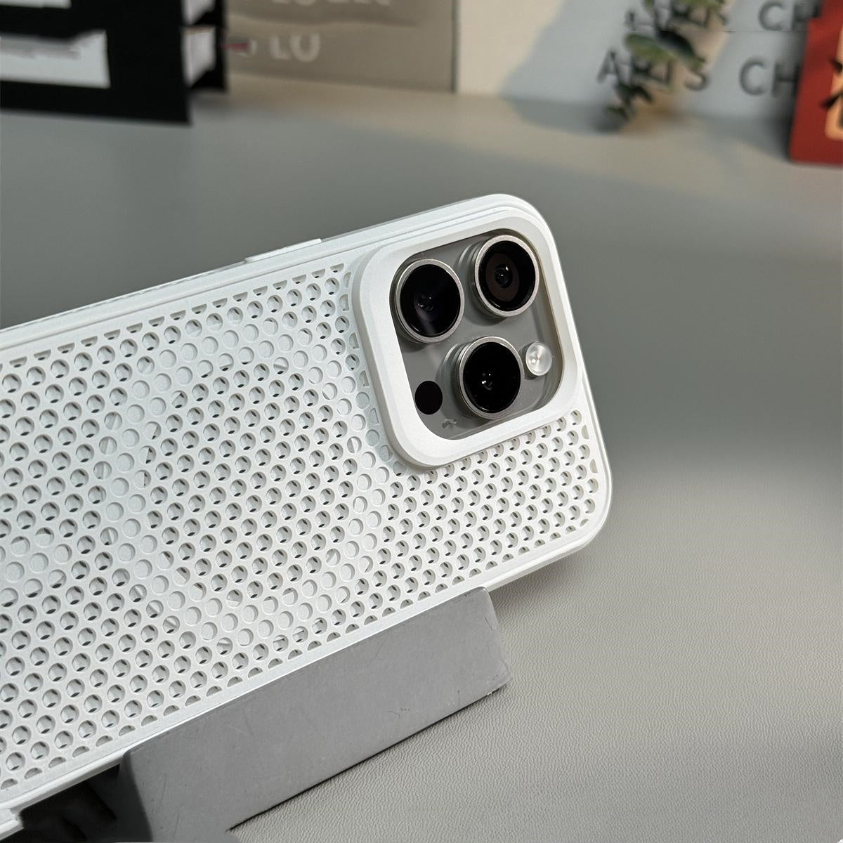 Cellular magnetic mobile phone case