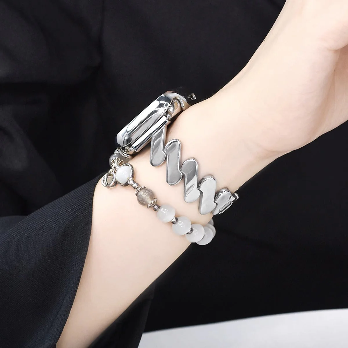 Mobius Metal Bracelet For Apple Watch